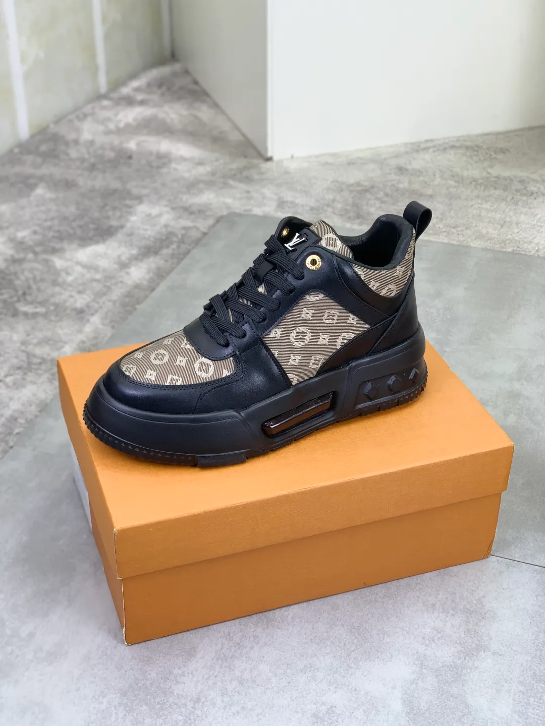 Men's men's shoes 💰P440 new style 💶【LOUIS VUITTON) new high top🍀LV Louis Vuitton *—— LV classic high top trendy shoes! Made of imported original soft calfskin, water-dyed pigskin lining. Original wear-resistant rubber outsole! High quality products! Code number: 38-44 Color: 3️⃣ colors available